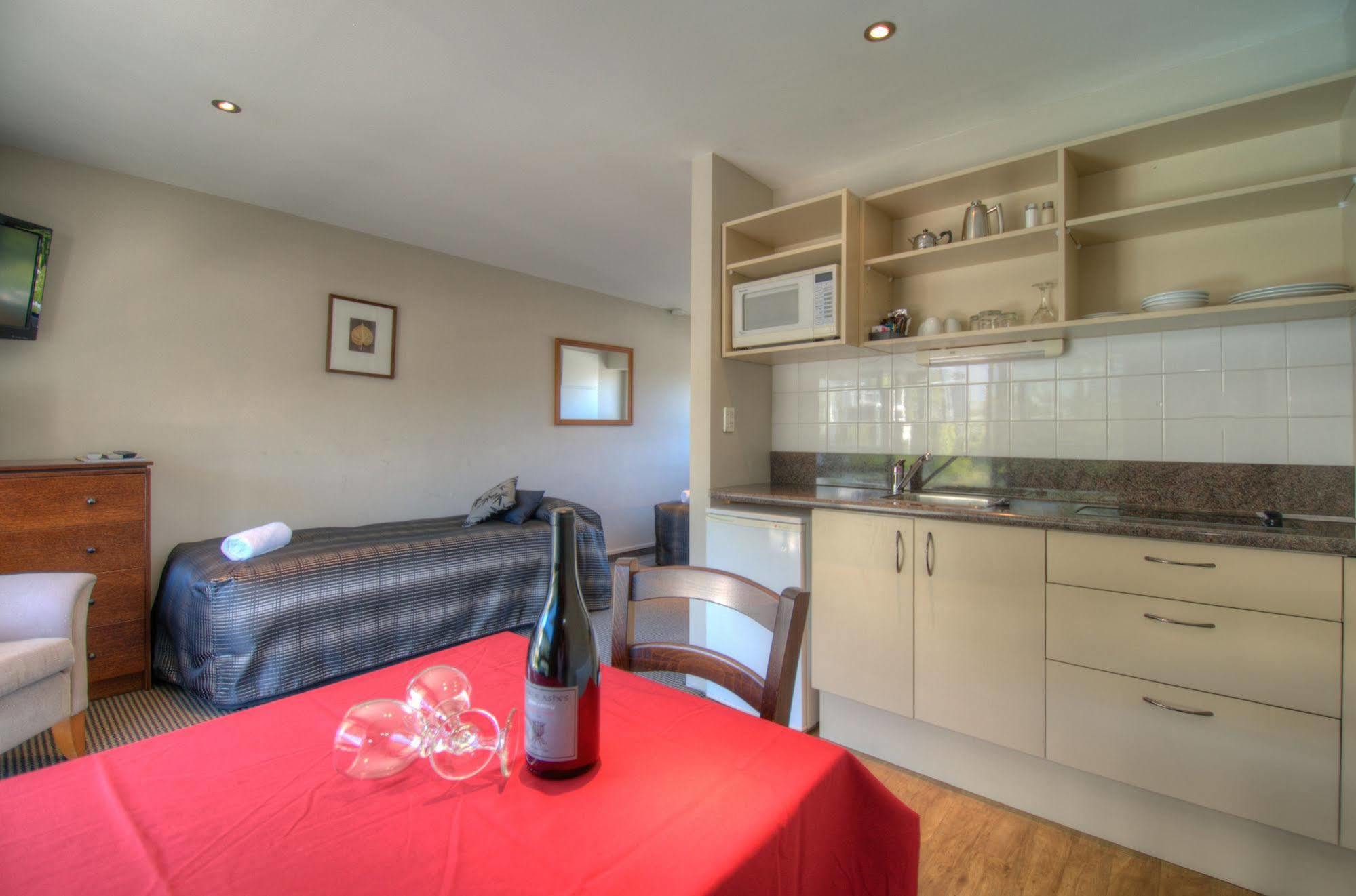 Four Seasons Motel 4*
